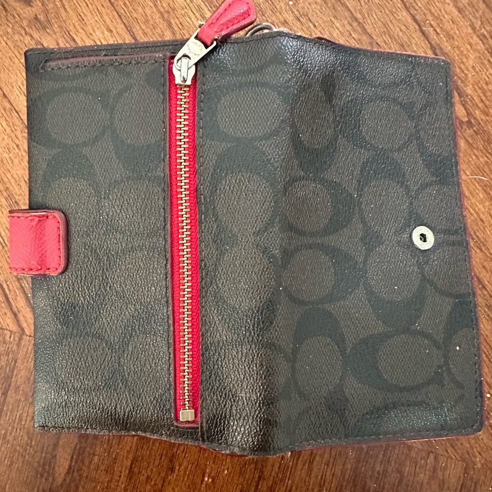 Coach wallet. Coach canvas wallet. Coach wristlet. Canvas wallet.
